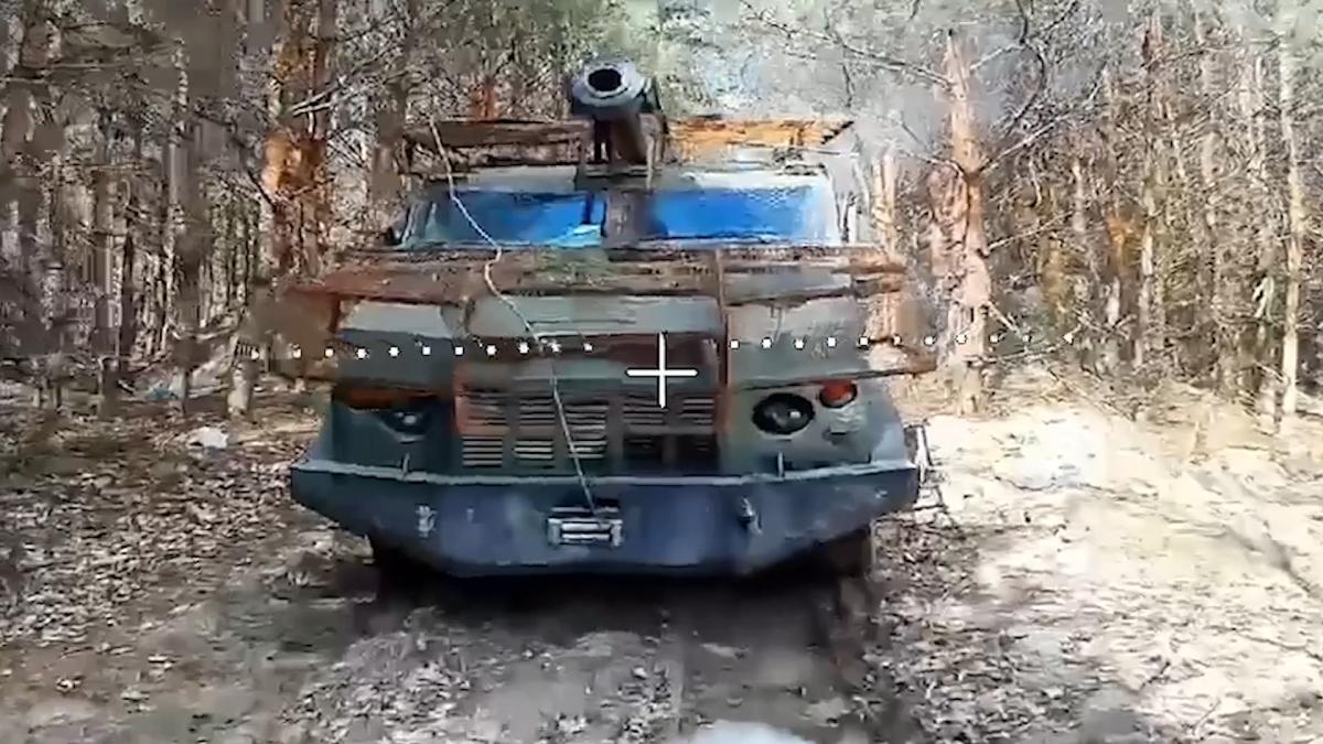 Расчеты FPV-дронов войск беспилотных систем группировки «Север» уничтожили технику, блиндажи и живую силу противника в Сумской области