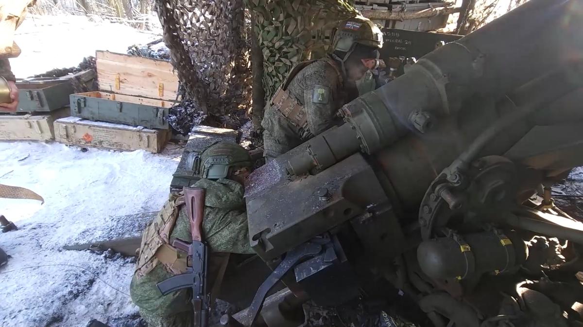 Расчеты буксируемых гаубиц М-46 группировки «Север» нанесли удар по минометным позициям и скоплениям живой силы ВСУ в Харьковской области