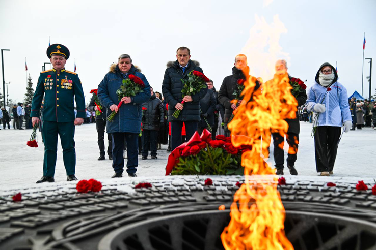 27 января цветы от ленинградцев — к Вечному огню