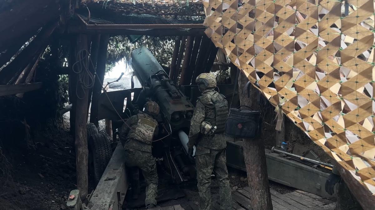 Расчеты буксируемых пушек «Гиацинт-Б» группировки войск «Север» уничтожили пункты управления БПЛА и живую силу противника