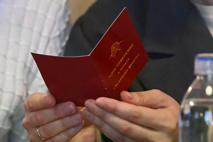 Губернатор Ленинградской области встретился с семьями защитников