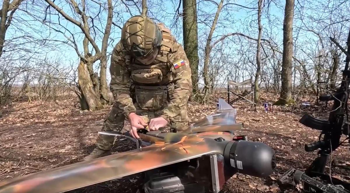Операторы барражирующих боеприпасов «Ланцет» войск беспилотных систем в составе 810-й отдельной гвардейской бригады морской пехоты группировки «Север» уничтожил технику и живую силу противника в Сумской области