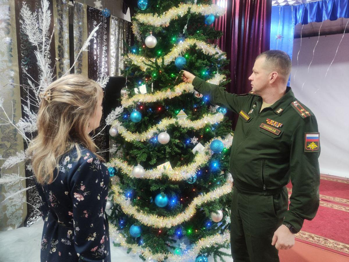 Военнослужащие ВВО в Приморском крае поддержали детей участников СВО через акцию «Елка желаний»