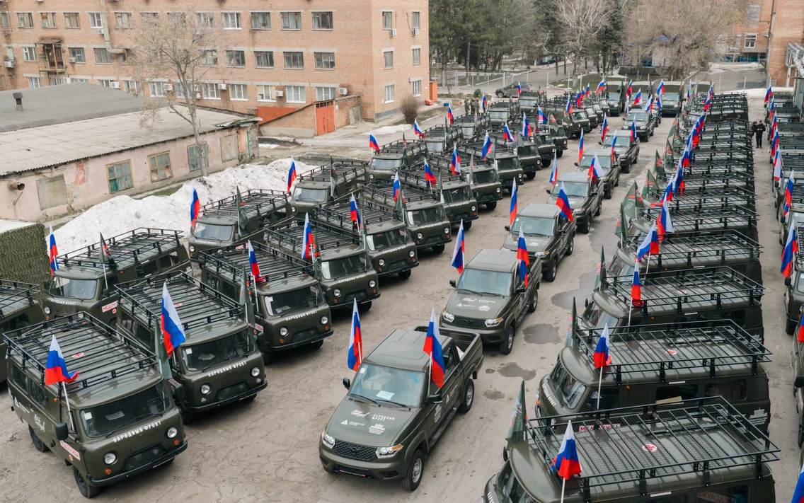 НАРОДНЫЙ ФРОНТ, ПРАВИТЕЛЬСТВО РОССИИ И МИНПРОМТОРГ ПЕРЕДАЛИ БОЛЕЕ 170 АВТОМОБИЛЕЙ ВОЕННОСЛУЖАЩИМ СВО