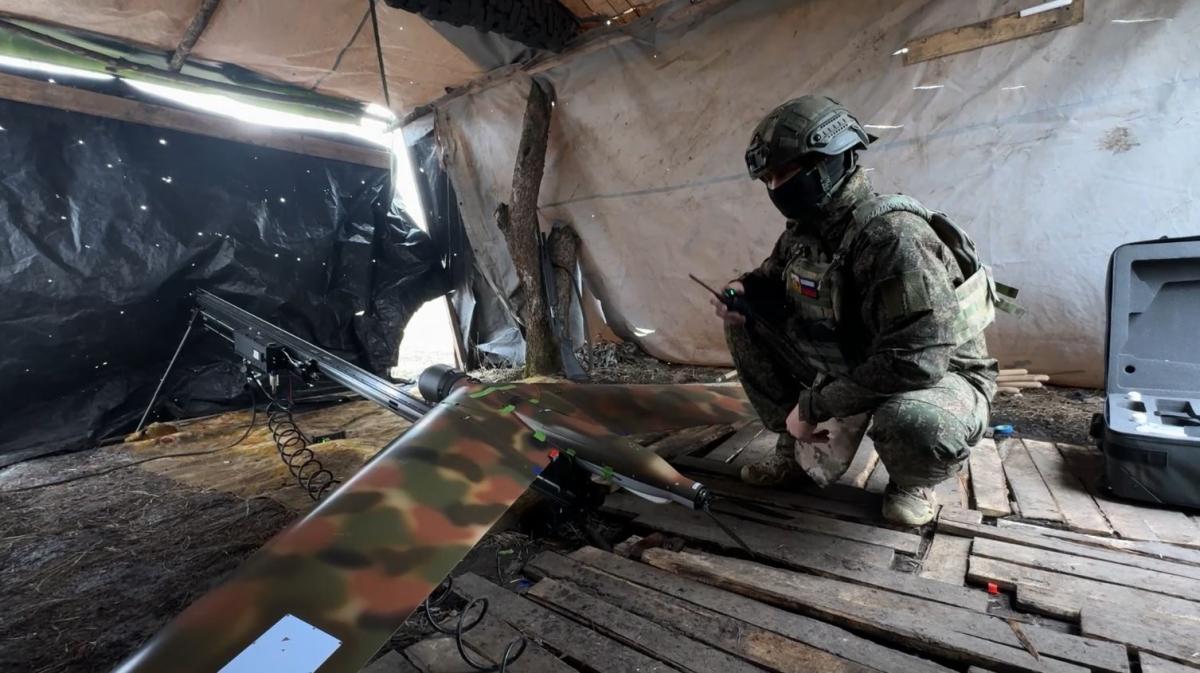 Специалисты войск беспилотных систем группировки «Север» уничтожили бронемашину HMMWV боевиков противника в Сумской области