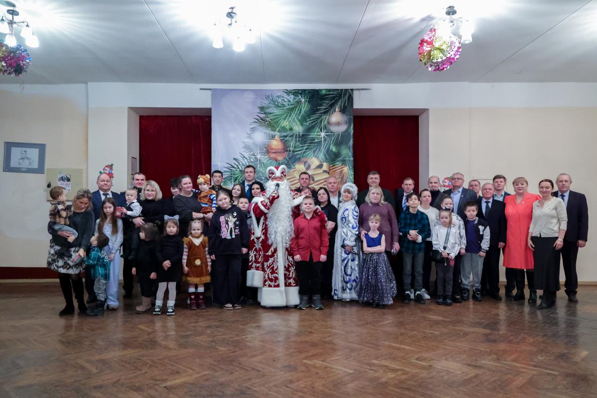 Новогодний праздник для детей защитников Отечества
