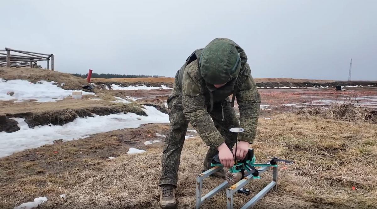 Операторы ударных и разведывательных дронов ЛенВО приступили к слаживанию расчетов